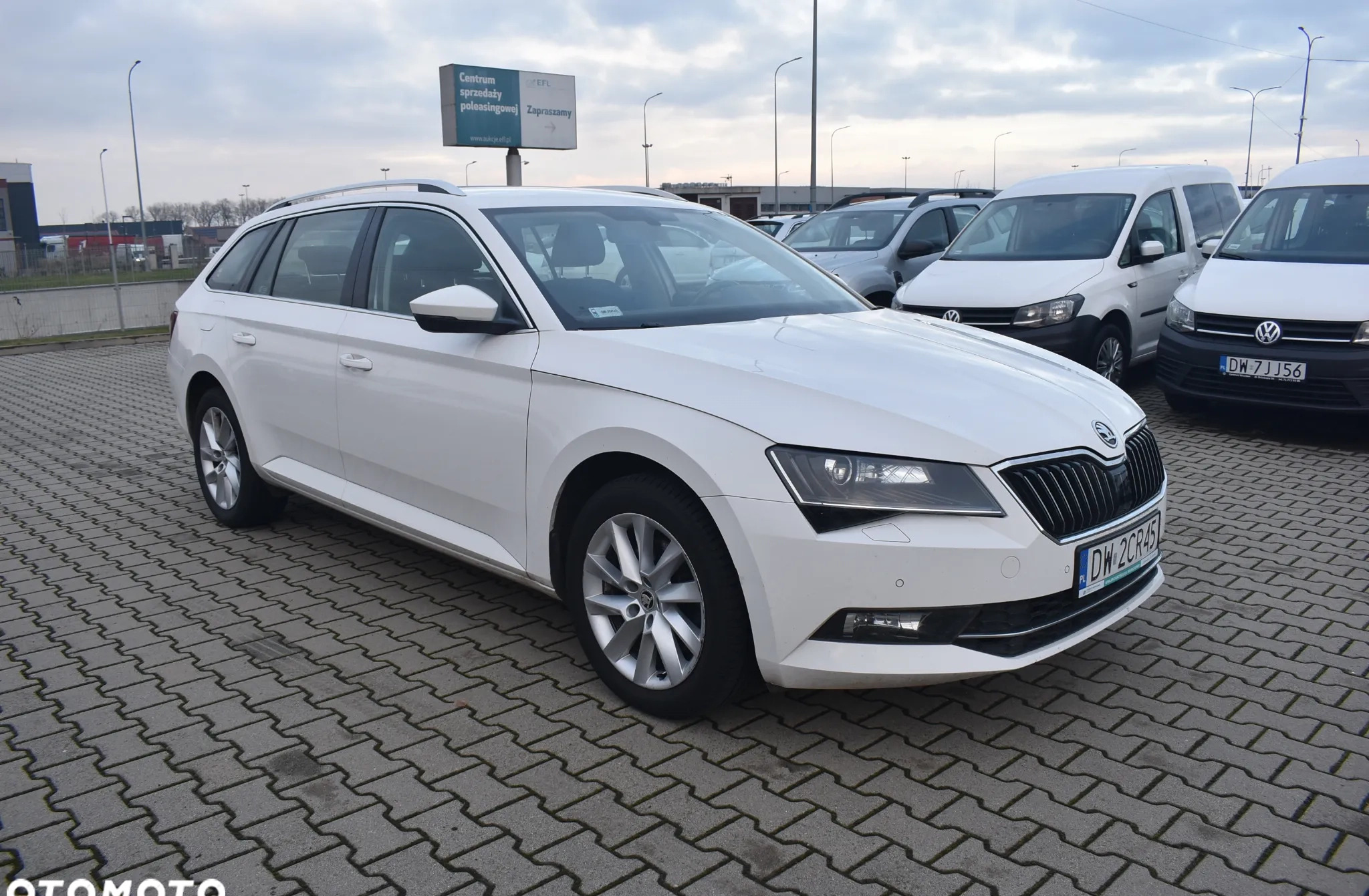 Skoda Superb cena 70800 przebieg: 216117, rok produkcji 2018 z Ujście małe 631